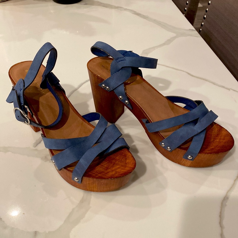 MADDEN GIRL Blue open toe heels
